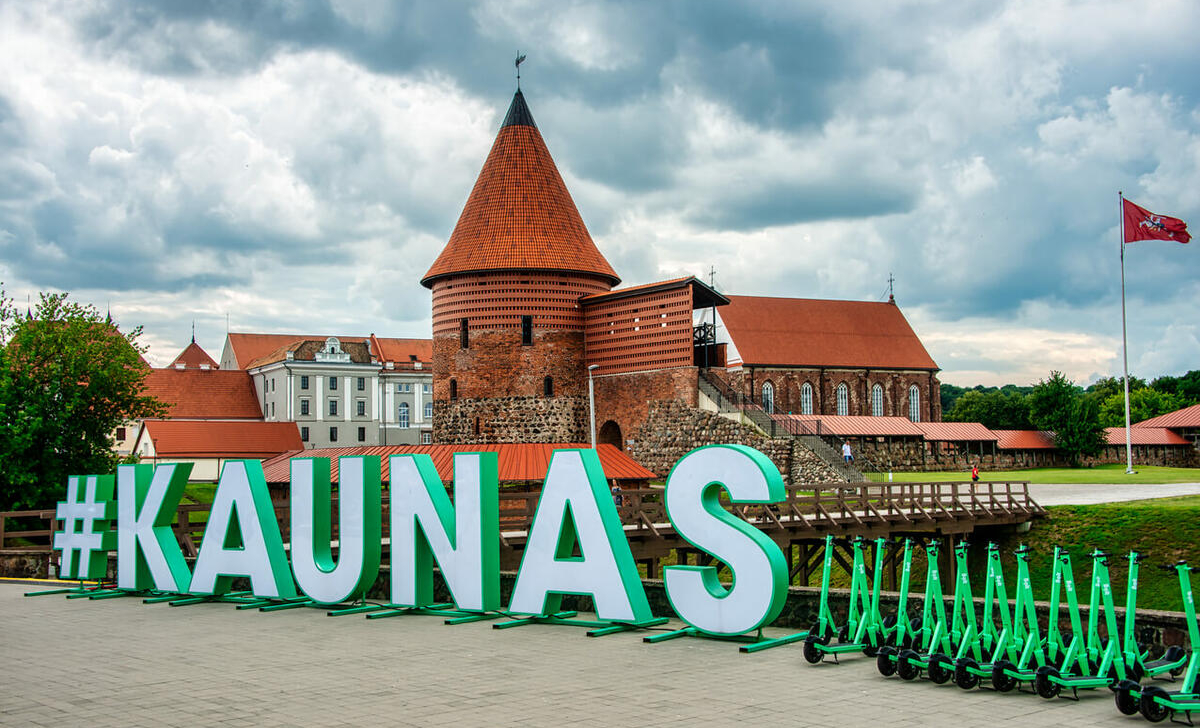 Balti burti Kauņa