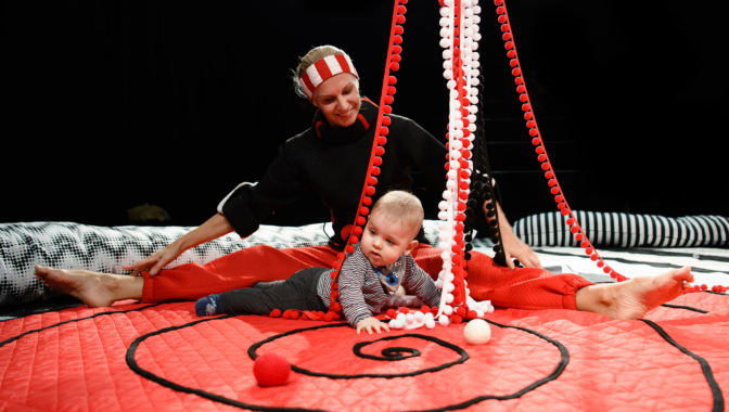 Performance for babies “Unseen World” / “Neregėtas pasaulis”. Festival “Theatre in Close-Up”