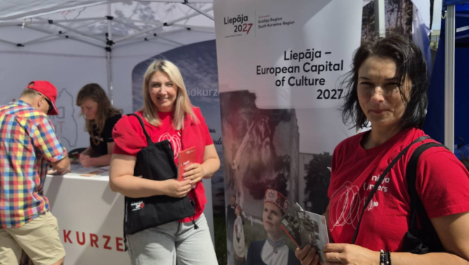 Liepāja 2027 brīvprātīgie iepazīstina Lietuvu ar “(ne)miera” programmu