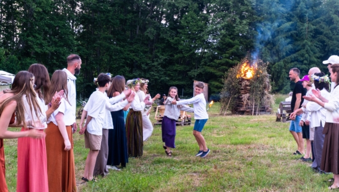 The “(un)rest Midsummer at “Otas” has come to a close – community spirit and traditions bring people together